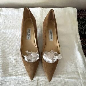 Jimmy Choo sz 39 Suede Kitten Heel Low Pump - Tan color